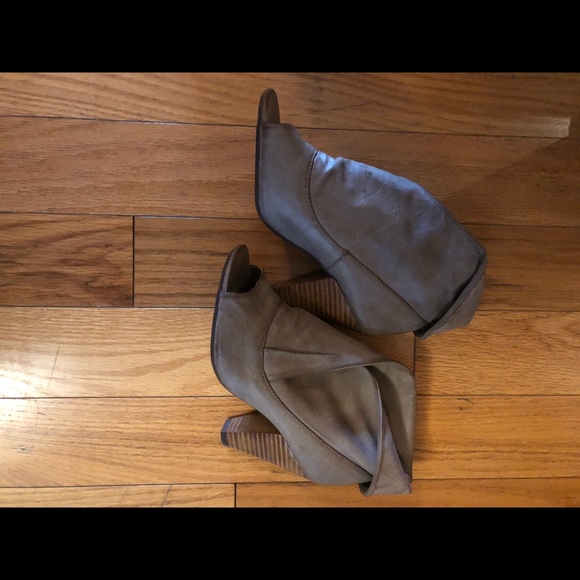 Very Volatile Shoes - Very Volatile Leather Booties Very Volatile Shoes - Very Volatile Leather Booties